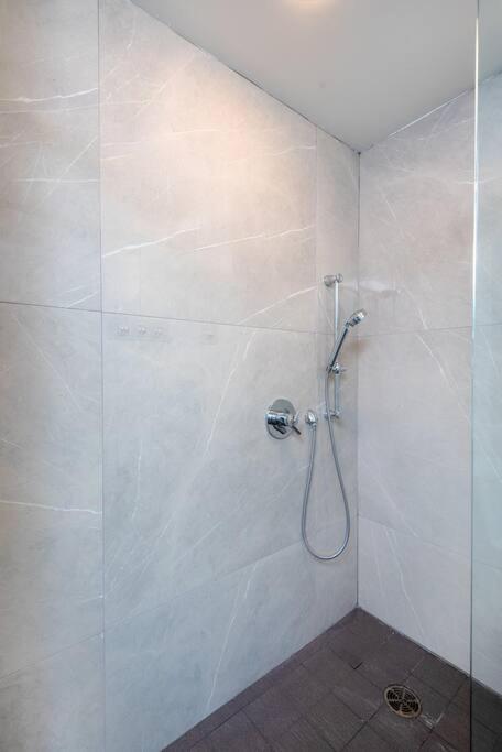 Timeless Glamour: Luxury In K-town Apartamento Los Ángeles